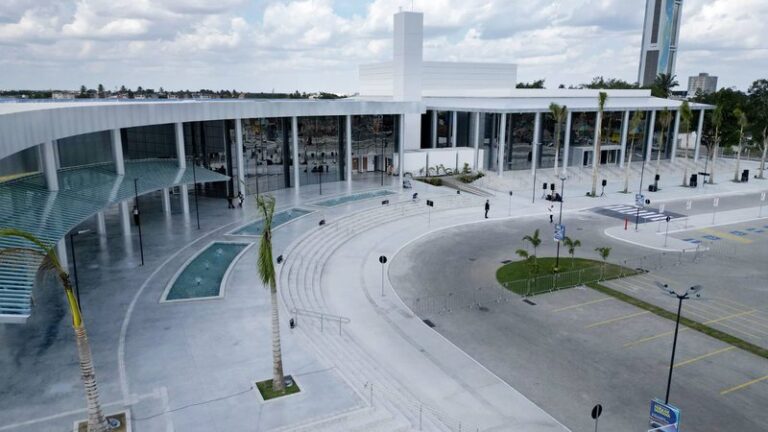 Governo da Bahia inaugura Centro de Convenções e teatro em Feira de Santana