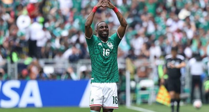 Julián Quiñones comemorando gol pelo México - (Créditos: Getty Images)