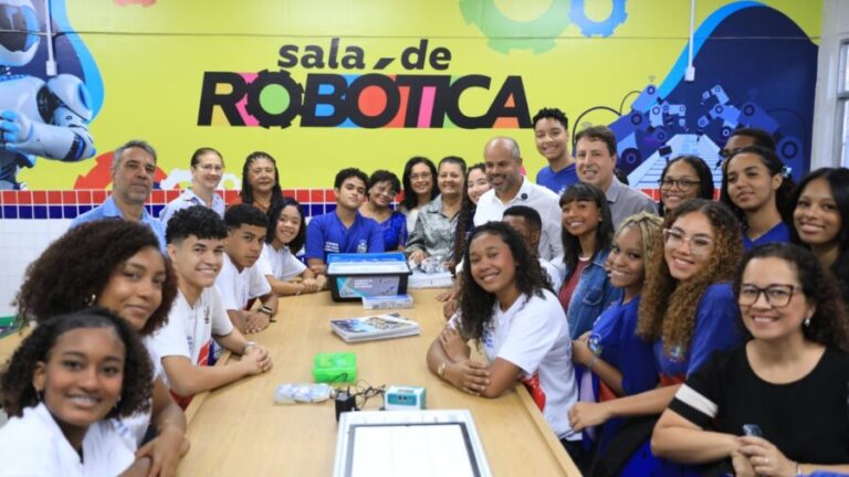 Mais de mil estudantes se beneficiaram com a inauguração do novo CEEP Luiz Navarro de Brito, em Salvador
