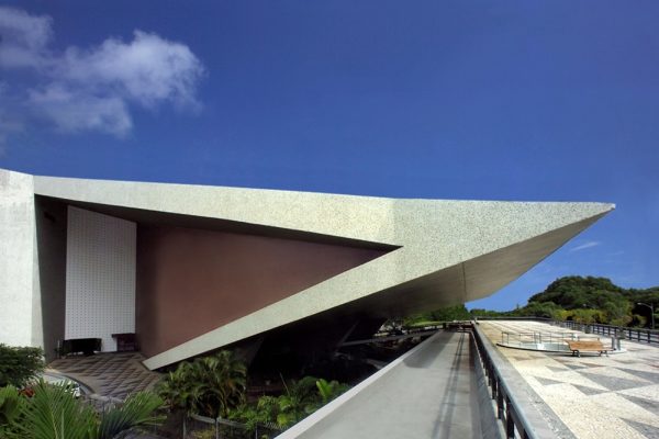 1-Teatro-Castro-Alves-├ongulo-lateral-Foto-por-David-Glat