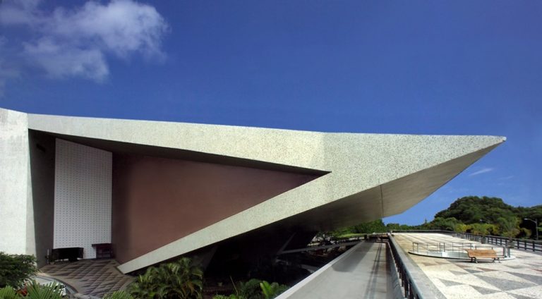 1-Teatro-Castro-Alves-├ongulo-lateral-Foto-por-David-Glat