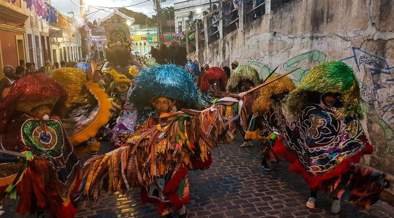 Olinda - Cortejo de abertura do carnaval de Olinda percorre ladeiras da Cidade Alta (Sumaia Villela/Agência Brasil )
