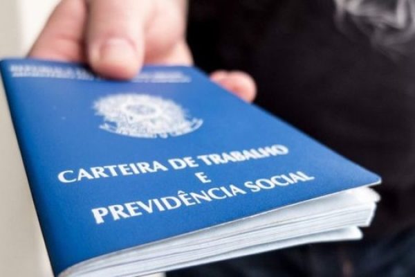 108319221_agencia-brasil_carteiradetrabalho