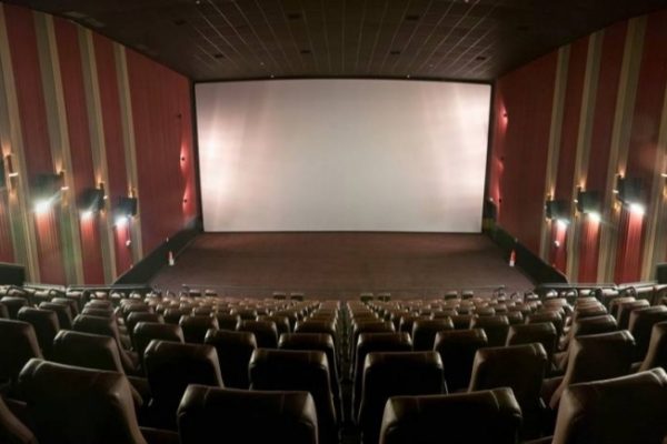 128477,apos-ingressos-a-r10-cinemas-brasileiros-tem-terceiro-maior-publico-do-ano-3