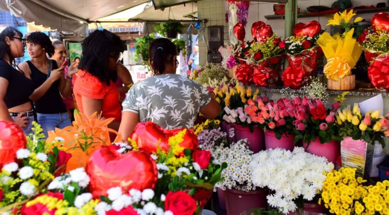 12_05_2023_Mercado-das-Flores-dia-das-Maes_Foto_Jefferson-Peixoto_Secom_Pms-29-1024x683