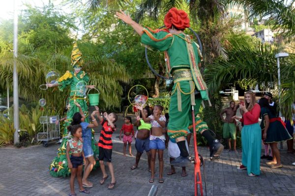 14-12-2023-Entrega-Da-Arvores-De-Natal-Flutuante-Fotos-Otavio-Santos-SECOM-PMS-20-1024x668