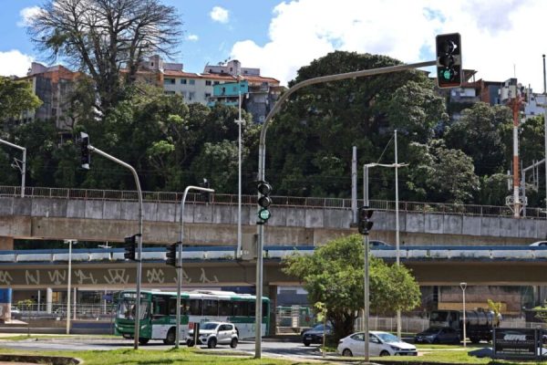 Salvador-chega-a-mil-semaforos-inteligentes-implantados_Fot-Bruno-Concha_Secom_Pms-14-1024x683