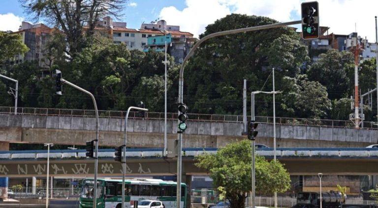 Salvador-chega-a-mil-semaforos-inteligentes-implantados_Fot-Bruno-Concha_Secom_Pms-14-1024x683