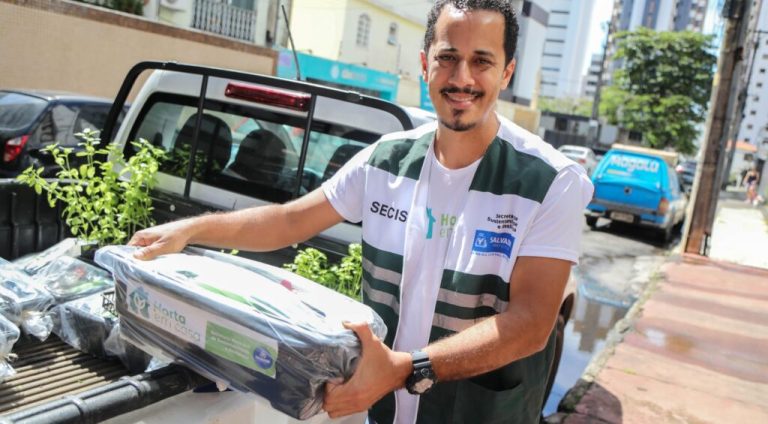 17_08_2023_Horta-em-Casa-Entrega-dos-kits_Fot-Bruno-Concha_Secom_Pms-11-1024x683