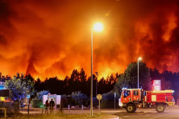 2026-07-23T123949Z_1_LYNXMPEM6M19Y_RTROPTP_4_EUROPE-WEATHER-FRANCE-WILDFIRE-e1784825097113