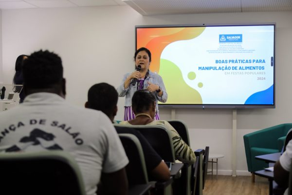 Trabalhadores de festas populares participam de curso de manipulação de alimentos