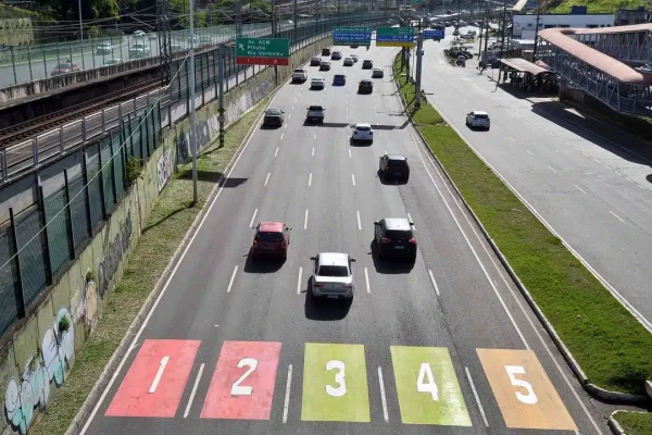 23_11_2022_Sinalizacao-de-Transito-colorida-na-Paralela_Foto_Jefferson-Peixoto_Secom_Pms-4-1.jpg