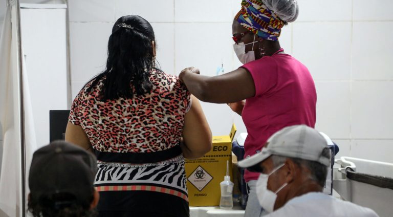 26_04_2023_Vacinacao-Bivalente-Covid19_5-centro_Fot-Bruno-Concha_Secom_Pms-3-1-1536x1024