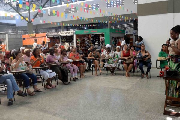 29-11-2023-Qualificacao-Empreendedora-Para-Sa-Baiana-De-Acaraje-Licenciadas-Pela-Semop-Fotos-Otavio-Santos-SECOM-PMS-15-1024x559