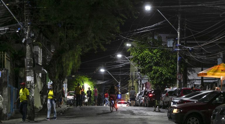 30_08_2021_Iluminando-Nosso-Bairro_Garcia_Fot-Bruno-Concha_Secom_Pms-1