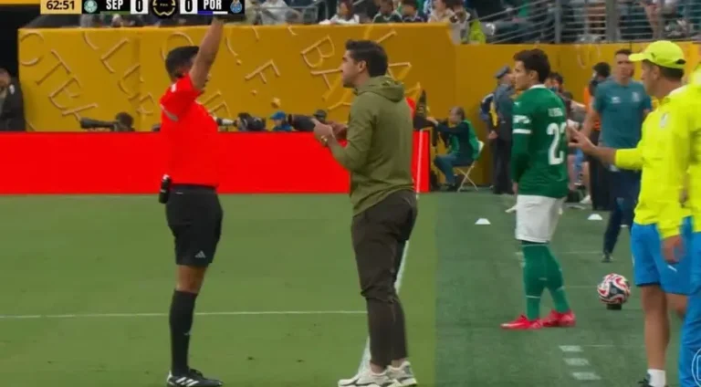 Abel-Ferreira-toma-amarelo-em-Palmeiras-x-Porto-no-Mundial-de-Clubes-aspect-ratio-512-320-1
