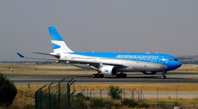 Airbus_A330-200_LV-FVH_de_Aerolineas_Argentinas-990x743-1