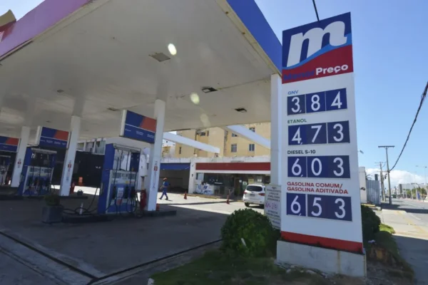 Aumento-da-gasolina-ameaca-transporte-e-motoristas0127776100202407091434-ScaleDownProportional
