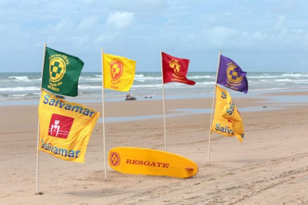 Bandeiras-de-Identificacao-da-SALVAMAR_Fot-Bruno-Concha_Secom_Pms-16-1024x683