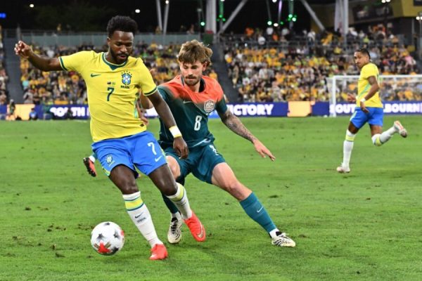 Brazil's Vinicius Junior (L) and Australia's Connor Metcalfe fight for the ball during the International friendly football match between Australia and Brazil at Queensland Country Bank Stadium in Townsville on September 25, 2026. (Photo by SAEED KHAN / AFP) / -- IMAGE RESTRICTED TO EDITORIAL USE - STRICTLY NO COMMERCIAL USE --