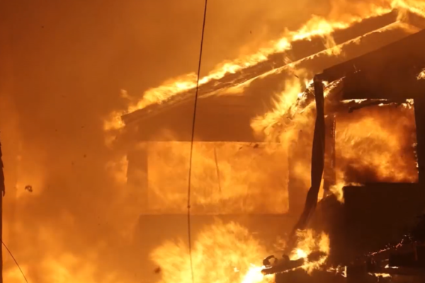 Los Angeles sofre com incêndios descontrolados