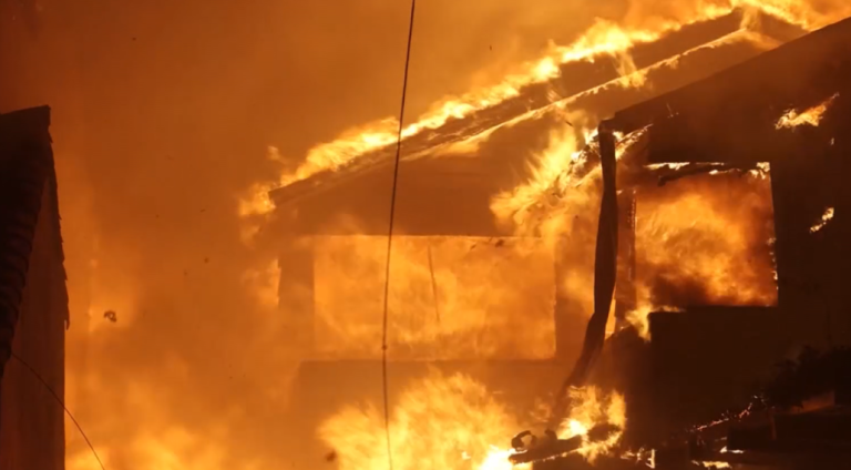 Los Angeles sofre com incêndios descontrolados