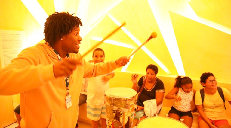 Cidade-da-Musica-recebe-visita-azul-Lucas-Moura-Secom-PMS-16