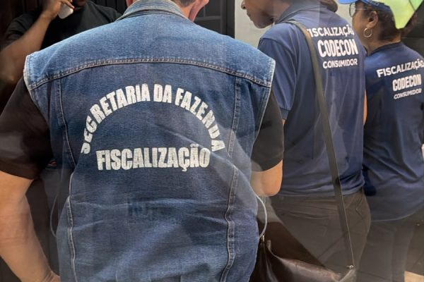 Codecon-participa-de-operacao-que-apreende-mais-de-2-mil-acessorios-falsificados-em-Salvador-2