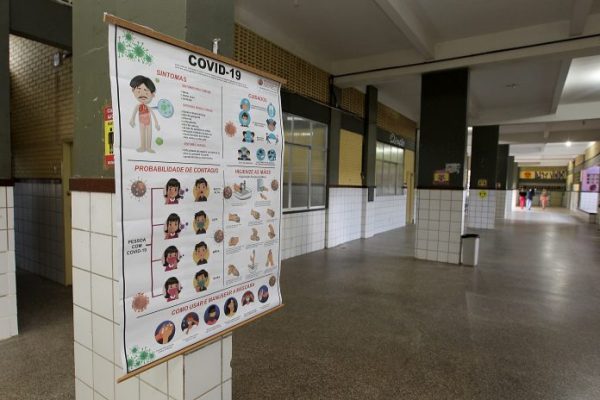 Colegio-Estadual-Aliomar-Baleeiro-em-Pernambues-2-696x464