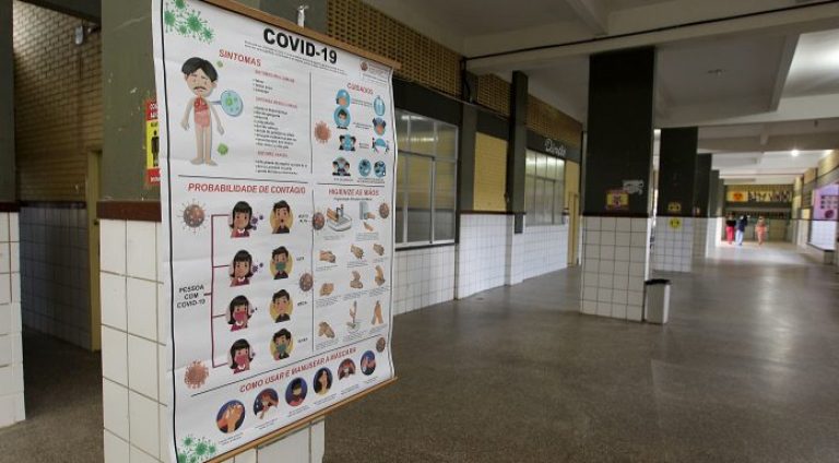 Colegio-Estadual-Aliomar-Baleeiro-em-Pernambues-2-696x464