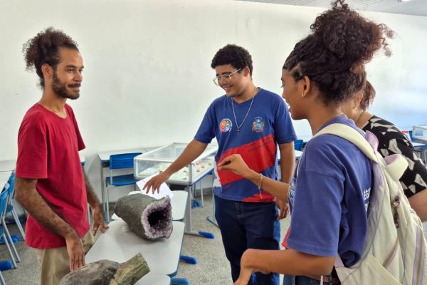 Colégio estadual recebe exposição itinerante do Museu Geológico da Bahia (10)