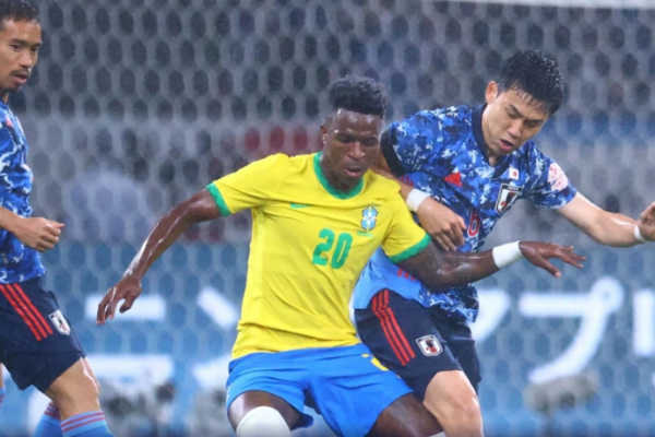 Como-Vini-Jr.-em-campo-Brasil-venceu-Japao-em-2022