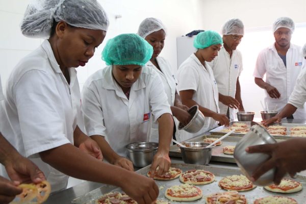 Curso-Fabricacao-Pizza-E-Paes_Suburbio-360_Fot-Bruno-Concha_Secom_Pms-4-2048x1365