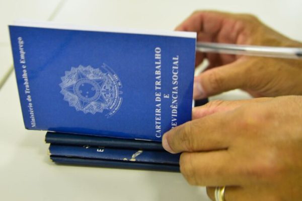 Carteira de Trabalho e Previdência Social (CTPS)