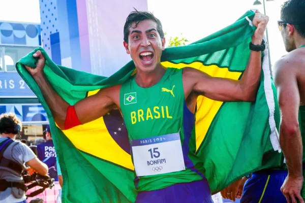 E-PRATA-Brasileiro-fica-na-2-posicao-da-marcha-atl0128080800202408010624-ScaleDownProportional