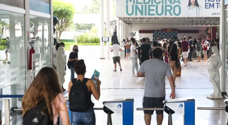 ESTUDANTES.jpg