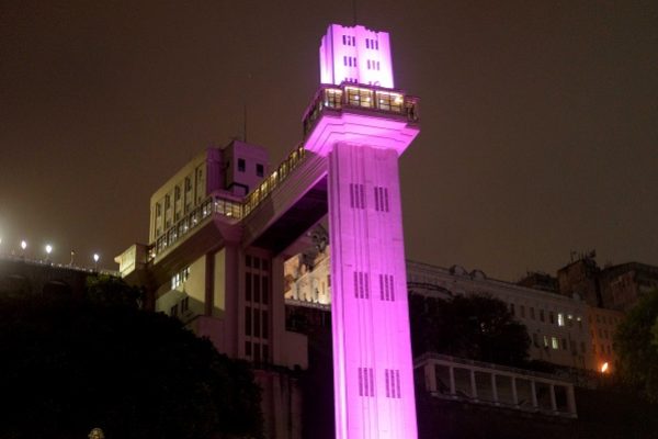 Elevador Lacerda Agosto Lilás