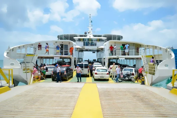Ferry-boat-apresenta-falha-em-rampa-e-causa-transt0128820500202409230936-ScaleDownProportional