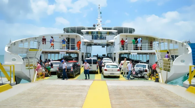 Ferry-boat-apresenta-falha-em-rampa-e-causa-transt0128820500202409230936-ScaleDownProportional