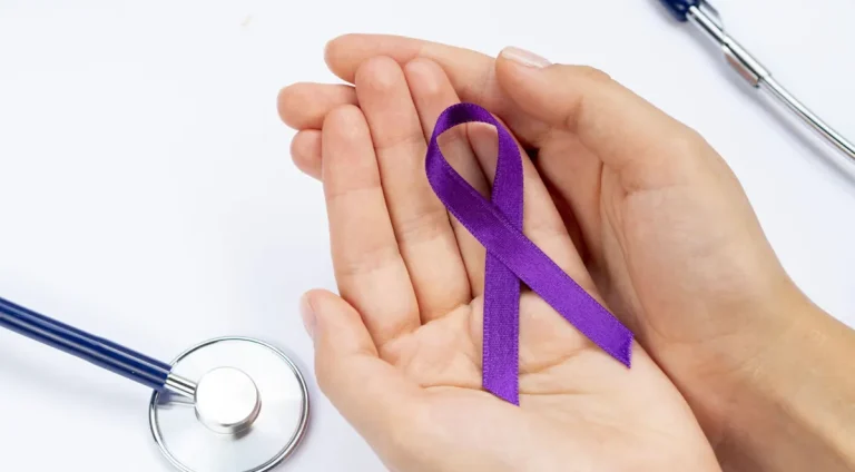 Fevereiro-Roxo-faz-alerta-sobre-Alzheimer-e-Doenca0126008600202402230633-ScaleDownProportional