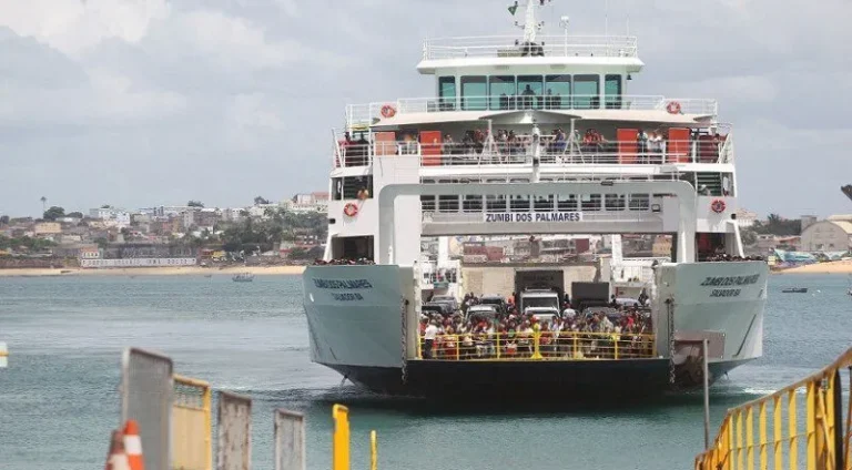 Fila-no-ferry-boat-passa-de-2-horas-nesta-quinta-f0130076000202412260658-ScaleDownProportional