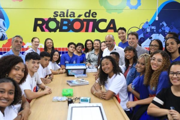 Mais de mil estudantes se beneficiaram com a inauguração do novo CEEP Luiz Navarro de Brito, em Salvador