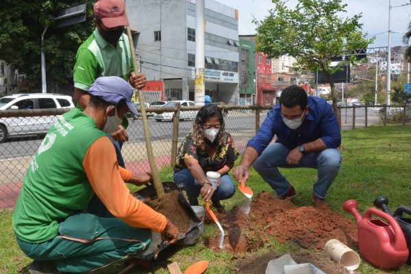 Gestores-municipais-realizam-plantio-de-arvores-para-celebrar-Programa-Salvador_Otavio-Santos_-23-09-2021-SECOM-PMS-12