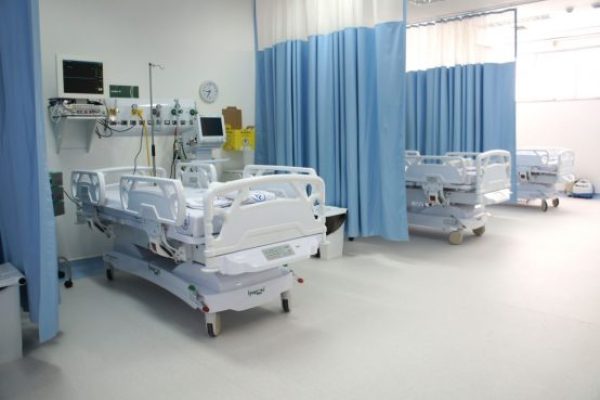 Hospital-Eladio-Lassere-abre-10-leitos-de-UTI-Covid-555x369