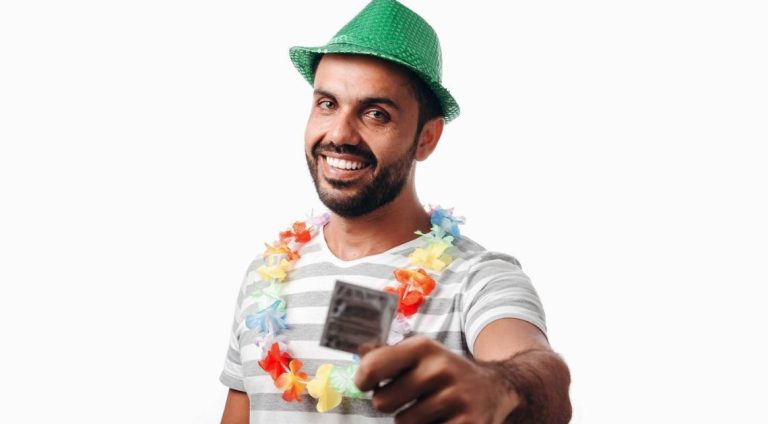 Infectologista_alerta_para_a_importancia_da_prevencao_da_Covid_e_ISTs_durante_as_festas_de_verao