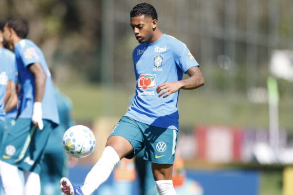 Kauê Furquim se apresentou na Granja Comary, em Teresópolis (Foto: Rafael Ribeiro / CBF)