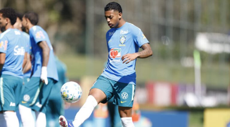 Kauê Furquim se apresentou na Granja Comary, em Teresópolis (Foto: Rafael Ribeiro / CBF)