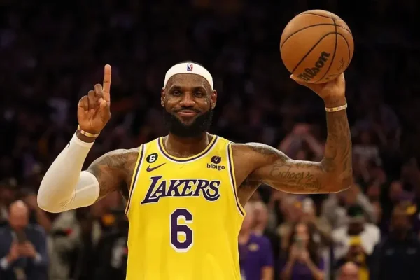 LeBron-James-1-aspect-ratio-512-320