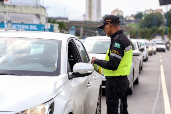 Maio-Amarelo_Acoes-na-Faixa-de-Pedestre_Dique_Fot-Bruno-Concha_Secom_Pms-10-1024x683