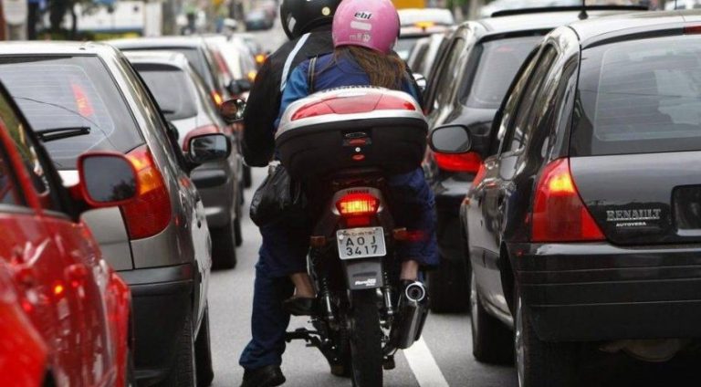 Motos